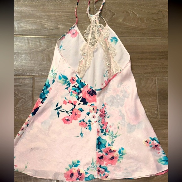 In Bloom By Jonquil 
VISION FLORAL SATIN CHEMISE IN PEACH FLORAL.   Xs - Picture 10 of 15